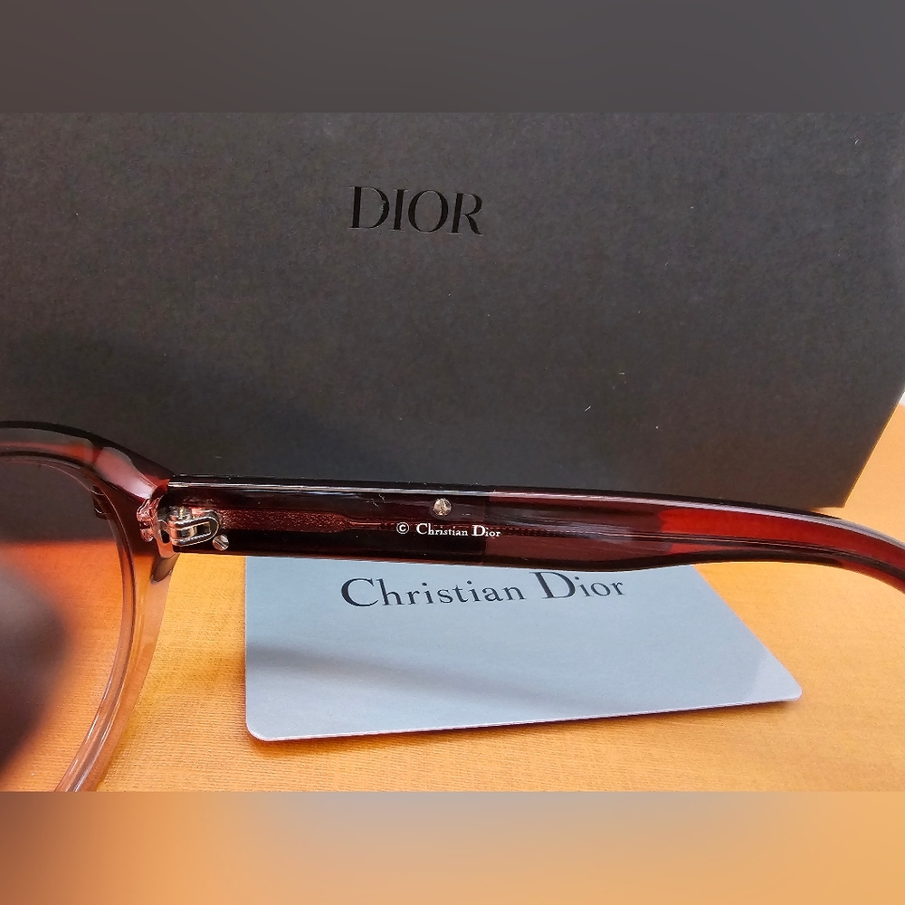DIOR Sunglasses FULL INCLUSION with Case, Box, CD Card, CD Cloth, And COA - Picture 9 of 11